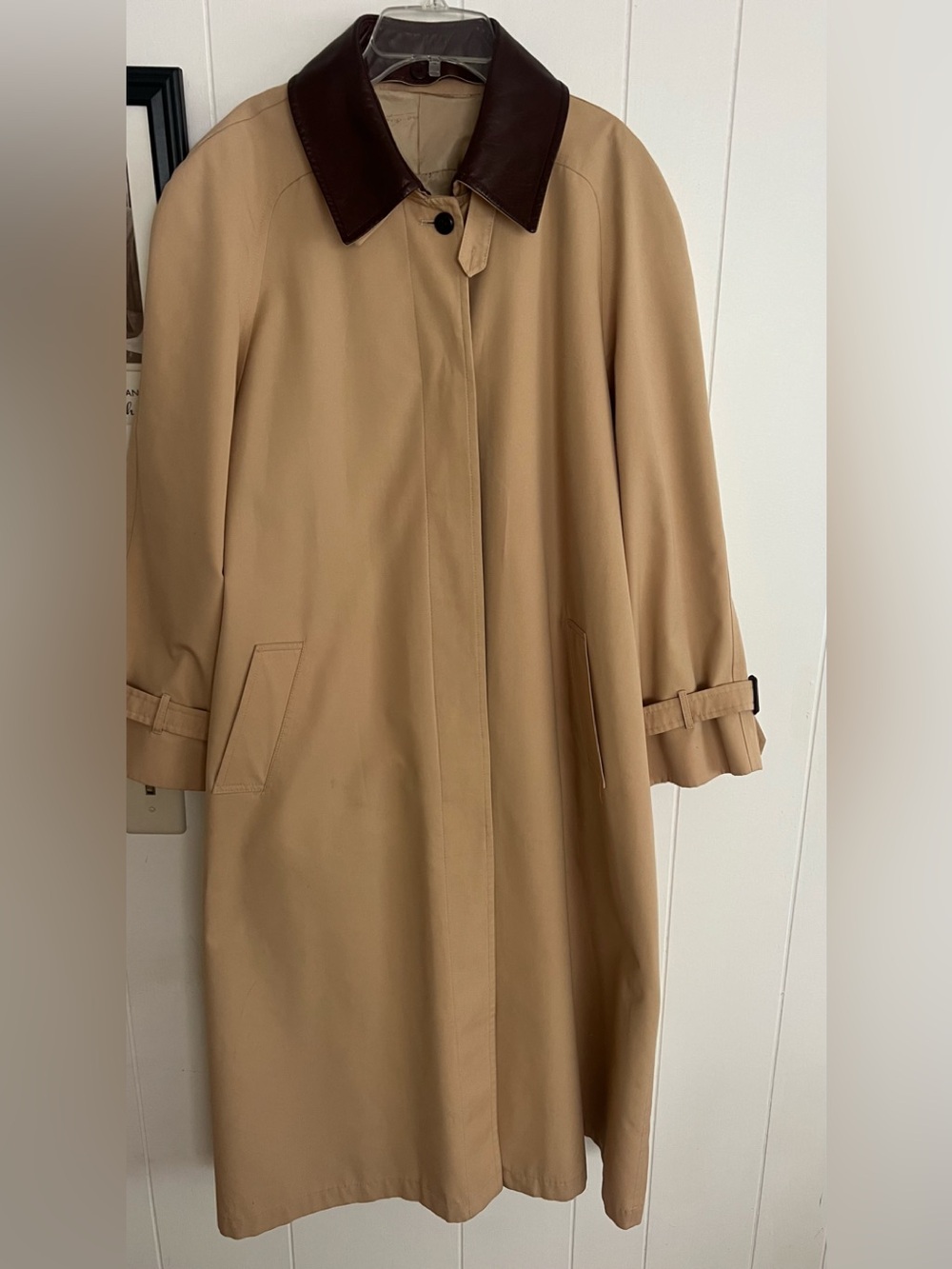 Vintage Etienne Aigner Trench Coat w Detachable Leather Collar